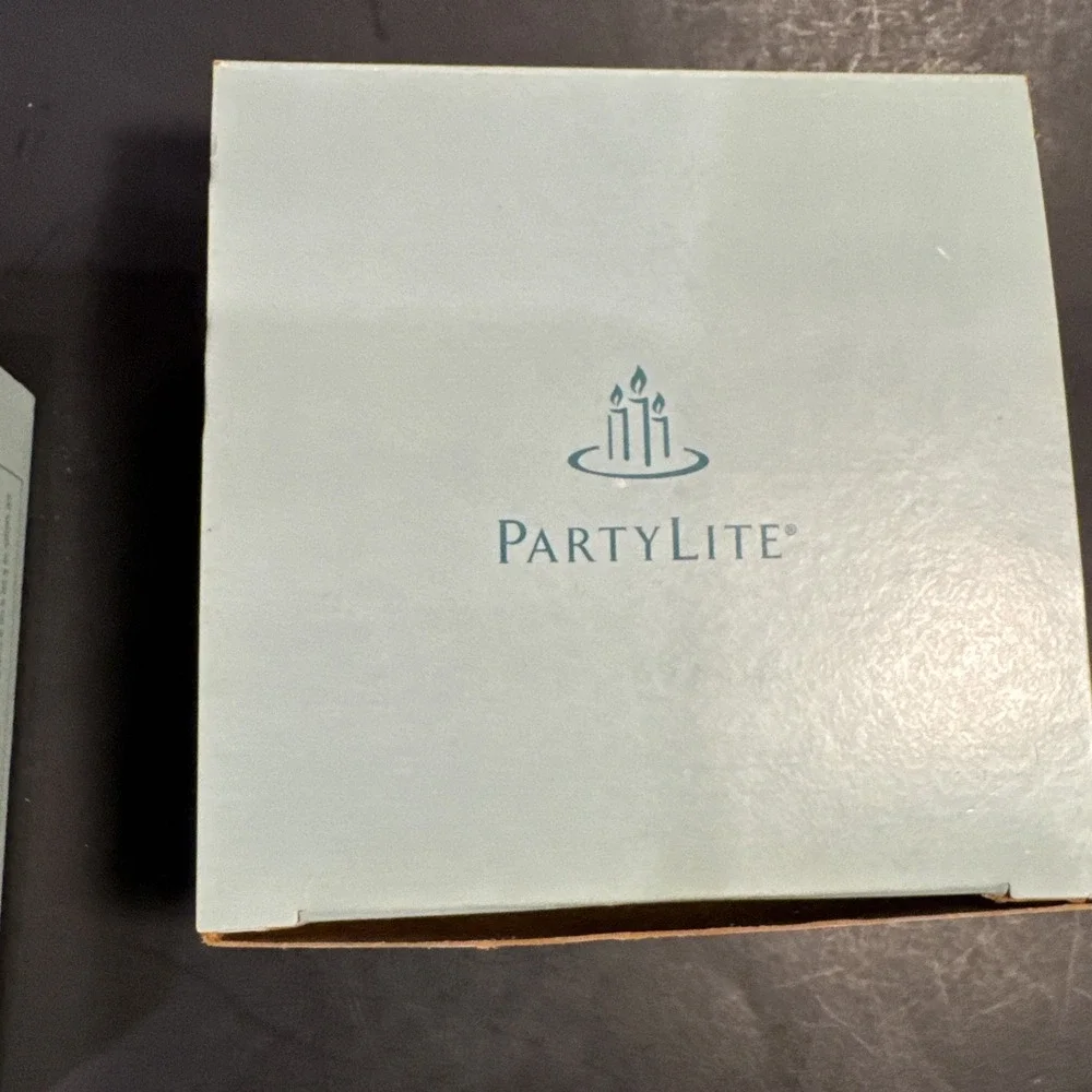 2‎ PartyLite  Full Box (4) X 2 Fresh Green Apple Aroma Melts Z24520 NEW 2 1/4